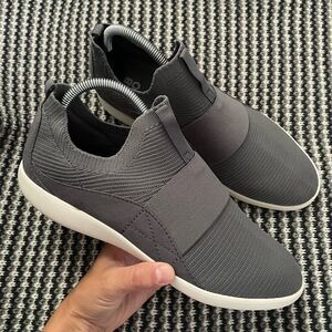 NWOT Abeo Vani grey slip on sneaker women’s shoe size 9.5
